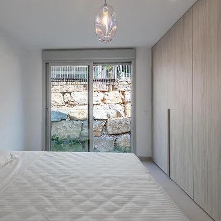 3 Bedroom Sea View Stupa Hills Apartment *